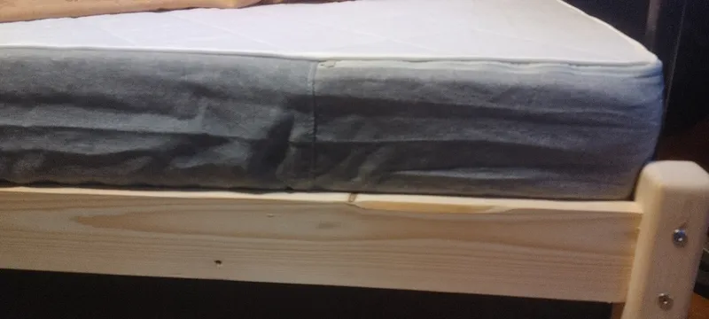 Двуспальная кровать